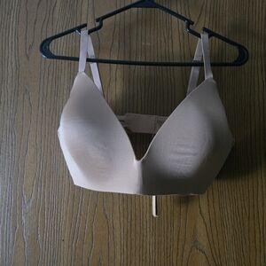 SKIMS Nude Seamless Bra